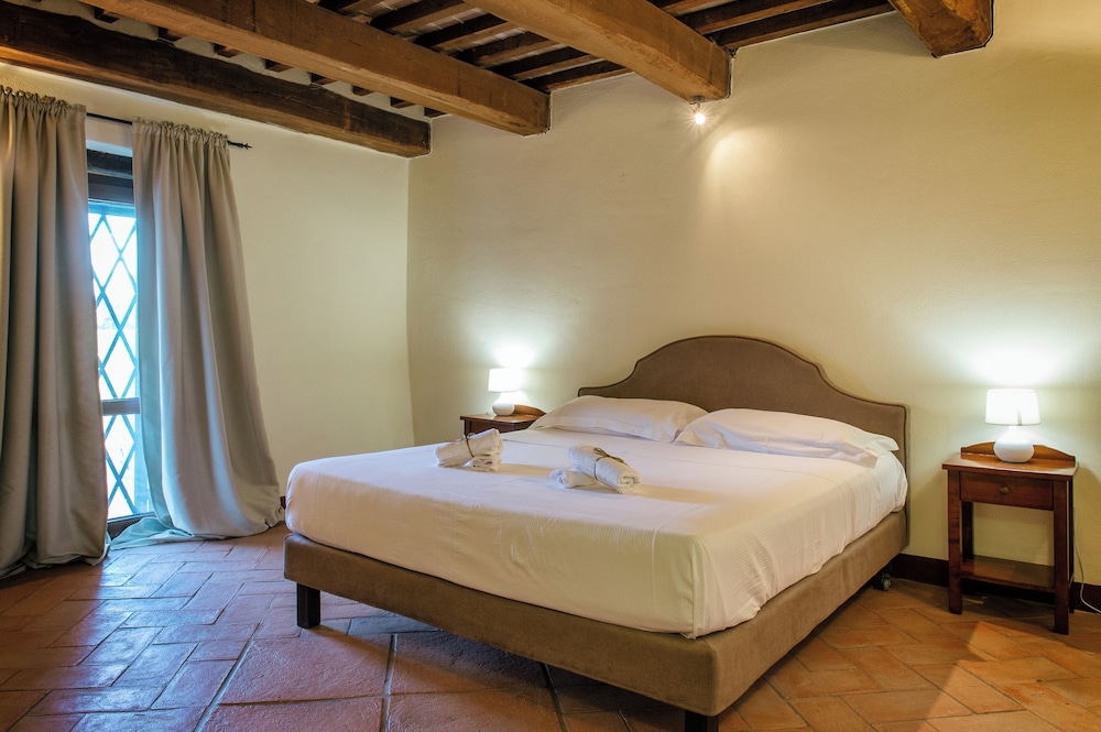 Villaluce Wine Agriturismo — 4-Star Luxury Hotel in Castiglione Del Lago, Italy