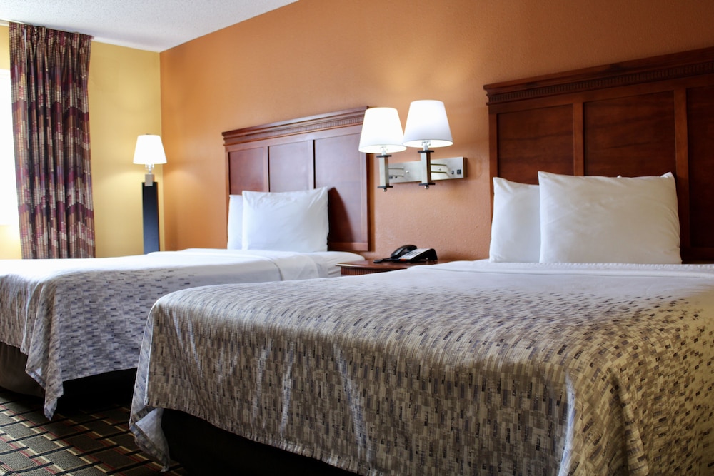 HomeTown Inn & Suites - photo 13