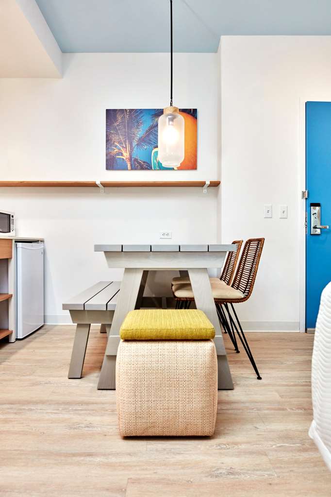 Universal's Endless Summer Resort Dockside Inn and Suites - photo 17