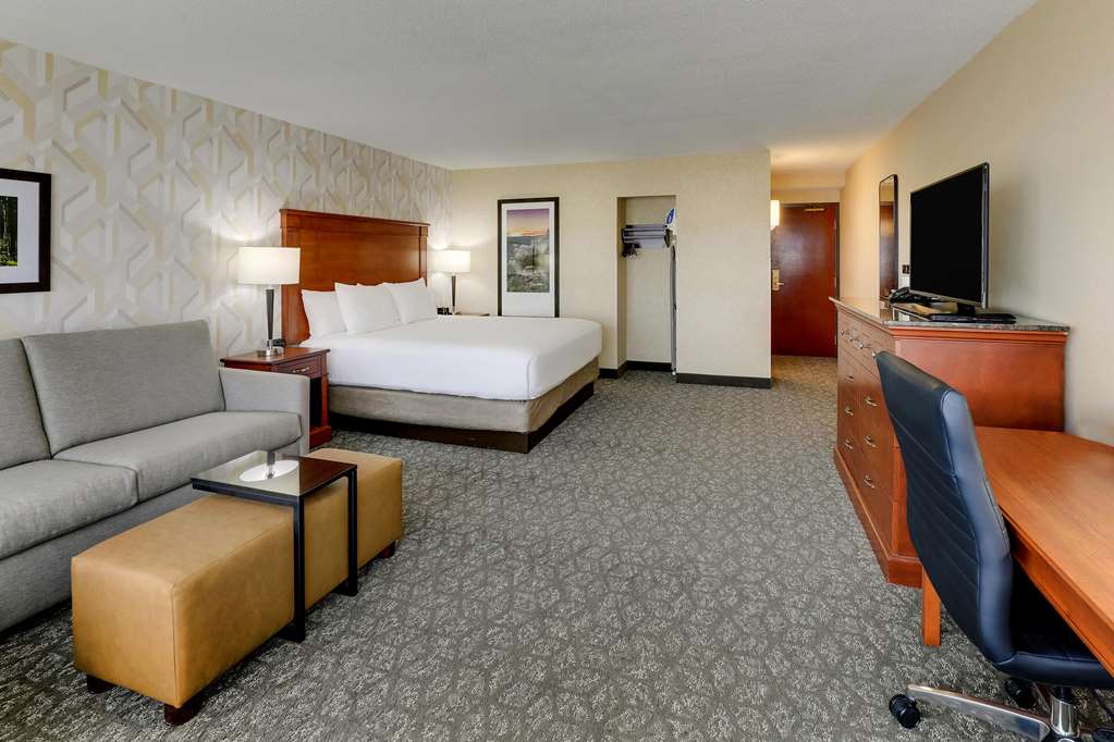 Drury Inn & Suites Marion - photo 35