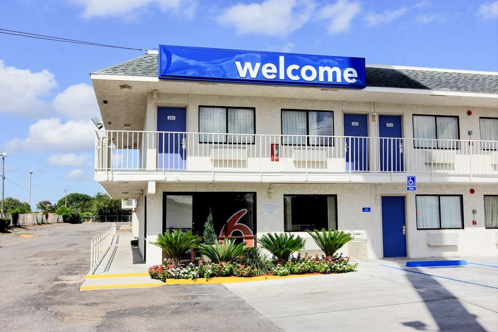 Motel 6 Kingsville TX - photo 8
