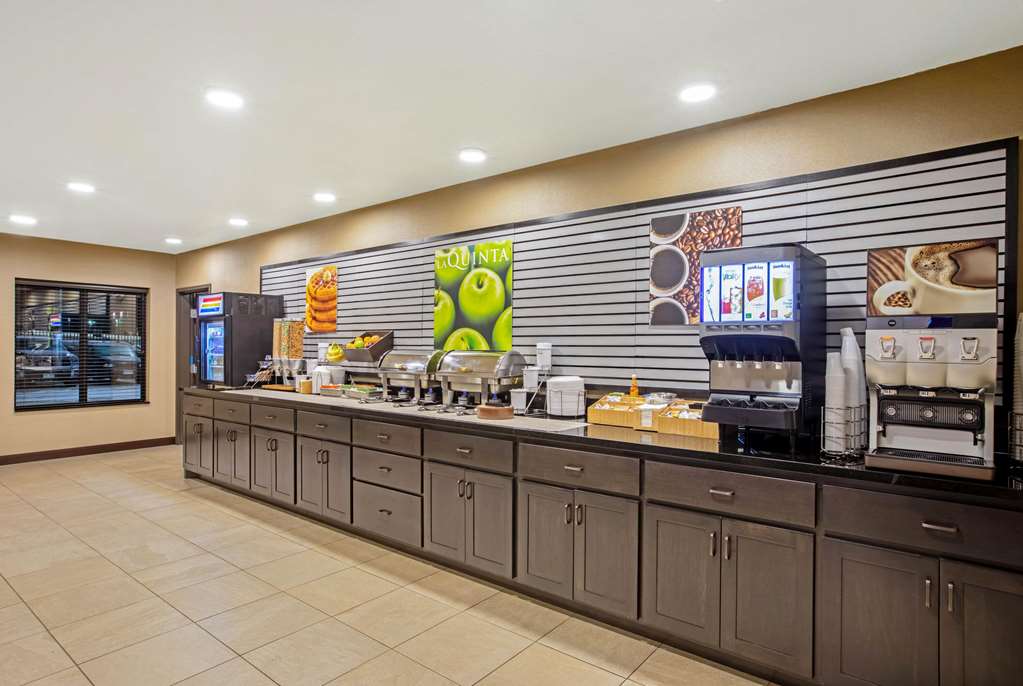 La Quinta Inn & Suites by Wyndham Gillette - photo 24