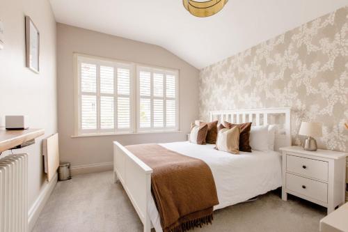 Luxury King Bed EnSuite with Tranquil Garden Views — 4-Star Luxury Hotel in London, United Kingdom