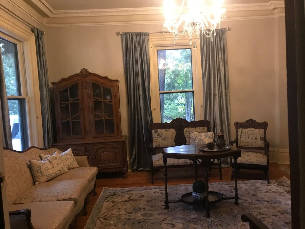 Iron Amethyst Inn Boutique Hotel - photo 24