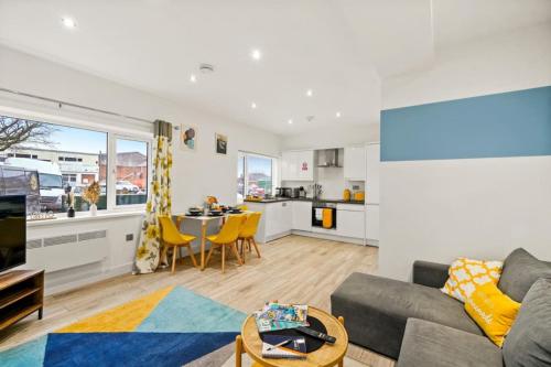 3CB 2 Bedroom Apartment in Swindon Free Parking Wifi Long Stay — 4-Star Luxury Hotel in Swindon, United Kingdom