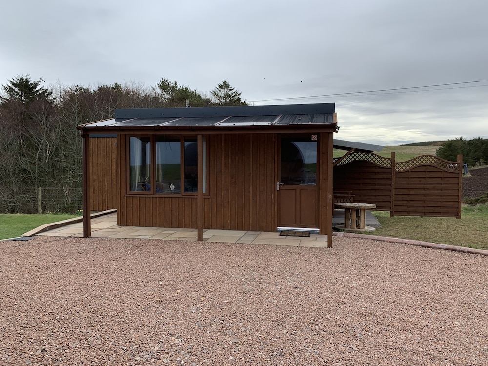 Acdc Glamping Campervan Caravan And Tent Resort — Fraserburgh