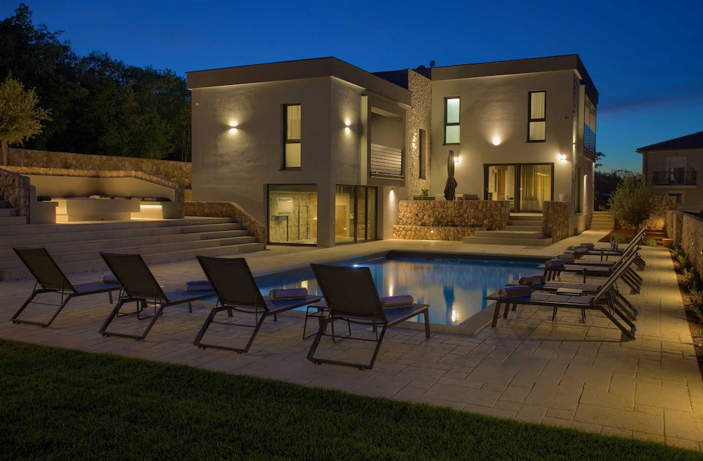 Villa ASTRUM with heated indoor and outdoor pool jacuzzi and sauna — 4-Star Luxury Hotel in Krk, Croatia