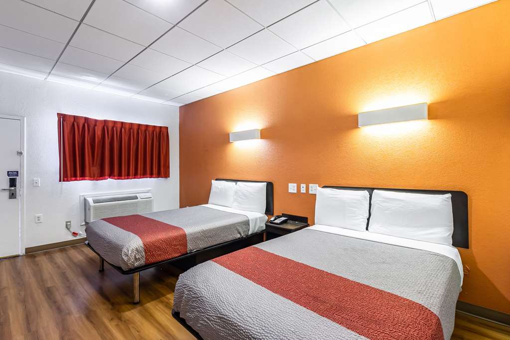 Motel 6 Elizabeth NJ Newark Liberty Intl Airport - photo 12