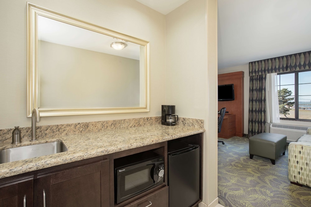 Hampton Inn and Suites Astoria - photo 65