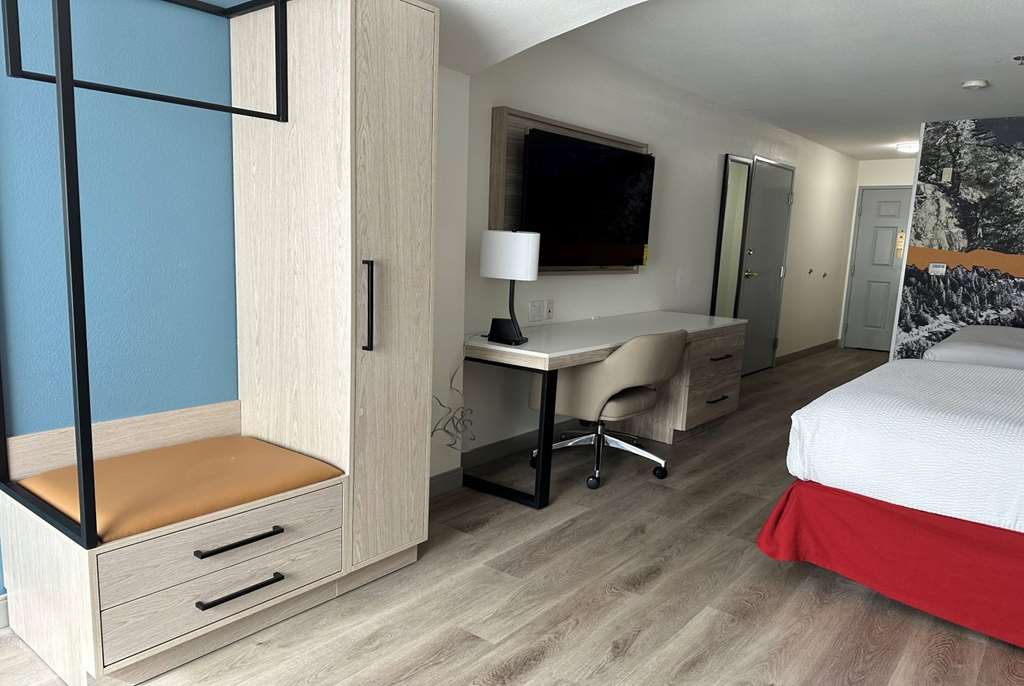 La Quinta Inn & Suites by Wyndham Albuquerque Midtown - photo 33