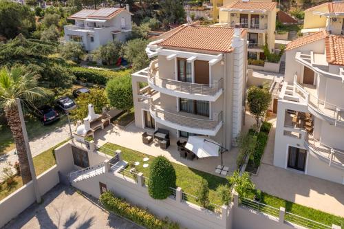 Ilios Luxury Apartment — 4-Star Luxury Hotel in Nea Iraklitsa, Greece