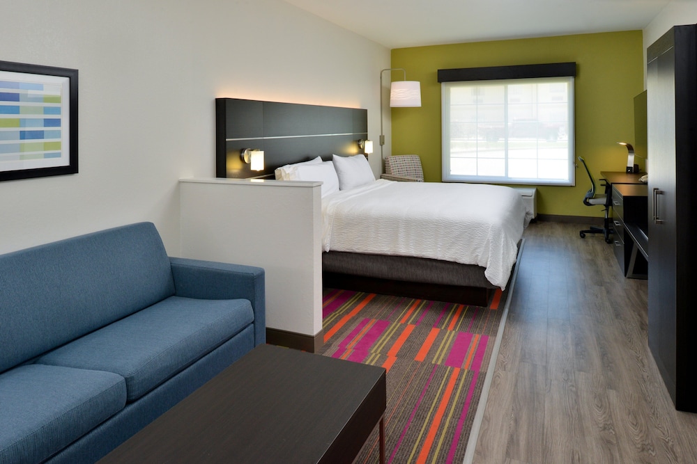 Holiday Inn Express & Suites Carthage by IHG - photo 23