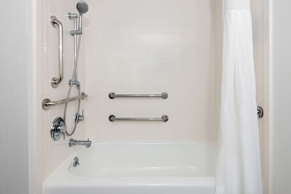Hampton Inn Salisbury - photo 15