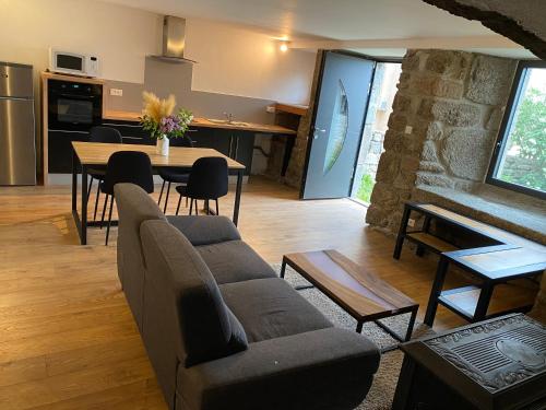 Logement Cocooning Au Cœur de la Nature — hotel in Saint-Symphorien-Sur-Coise