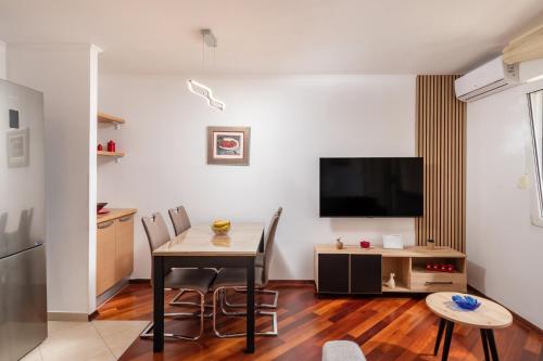 Big modern two bedroom apartment with sea view and balcony Spalato — 4-Star Luxury Hotel in Split, Croatia