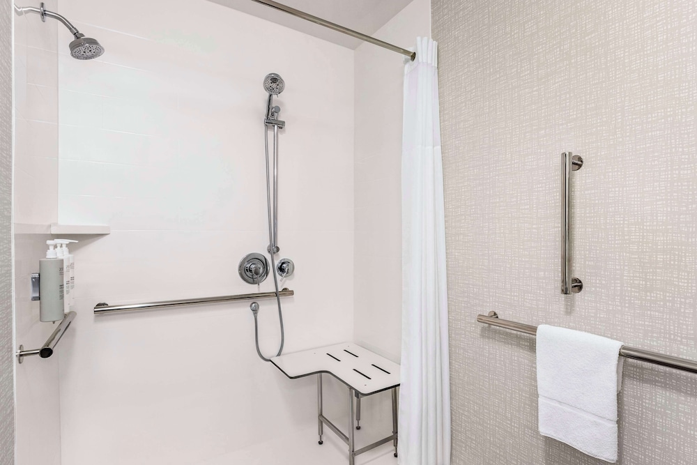 Hampton Inn Quakertown - photo 17