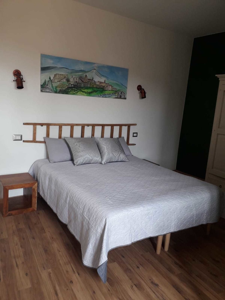 B&B Le Vie del Borgo — 4-Star Luxury Hotel in Castiglione Di Sicilia, Italy