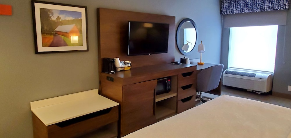 Hampton Inn Hillsville - photo 24