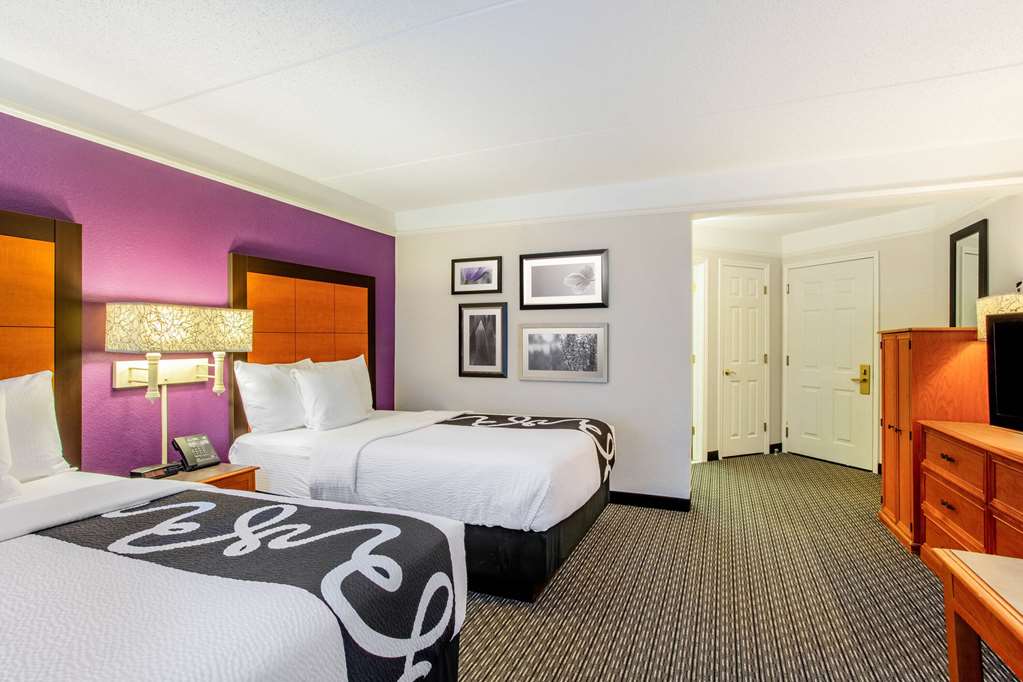 La Quinta Inn & Suites by Wyndham Raleigh Durham Intl AP - photo 15