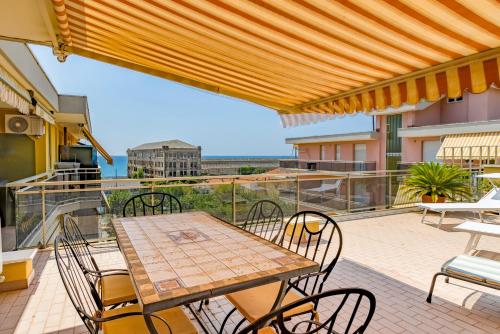 RivieraRent Sea Terrace — 4-Star Luxury Hotel in Pietra Ligure, Italy