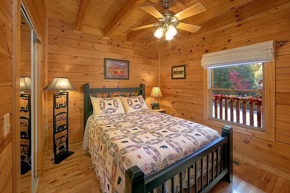 Boulder Bear Lodge #355 — 4-Star Luxury Hotel in Pigeon Forge, United States