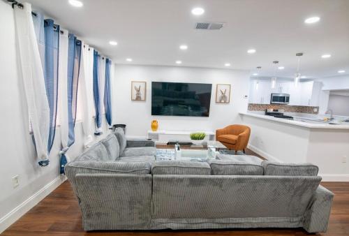 Cozy Corner Retreat — Miramar