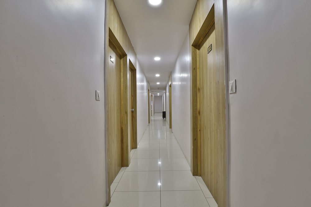 Hotel Monville — Vadodara