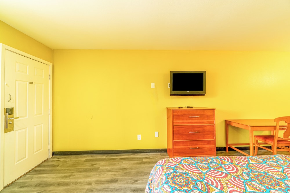 Regency Inn By OYO Rockdale TX - photo 13