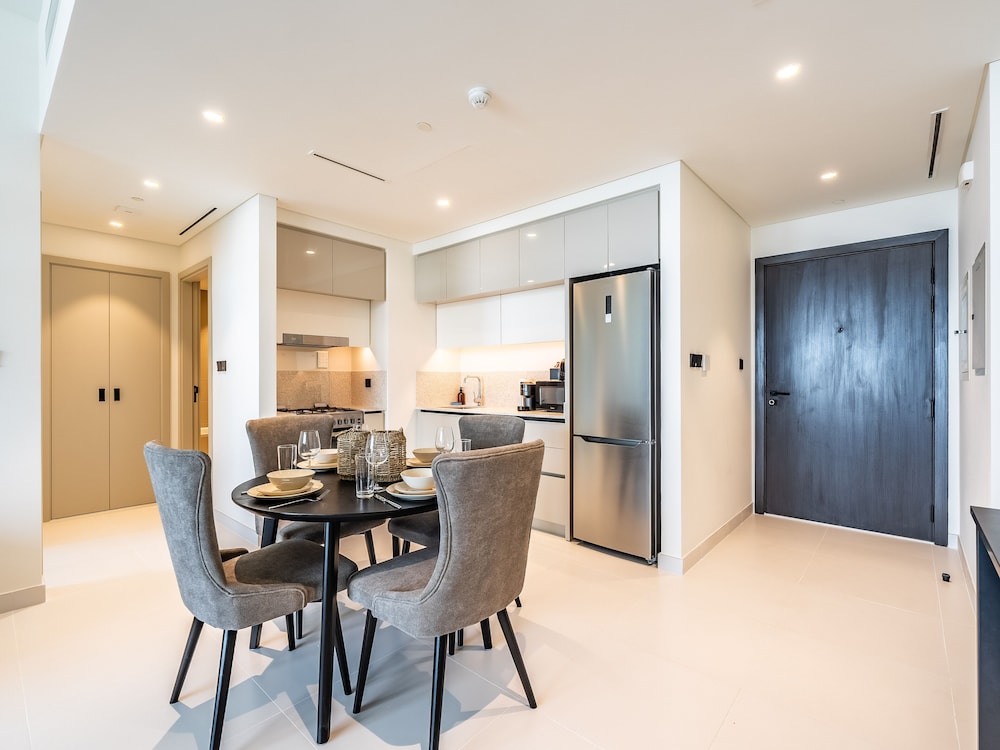 Sea Front Unique Retreat With Balcony in Marina — 4-Star Luxury Hotel in Dubai, United Arab Emirates