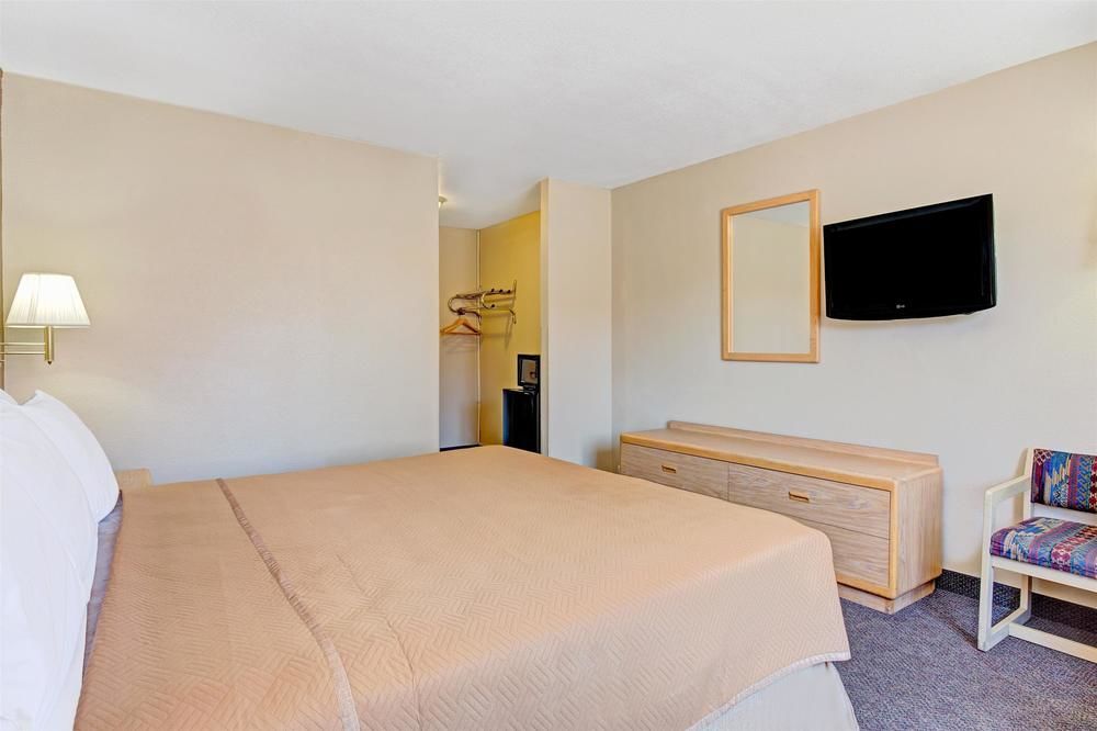Travelodge by Wyndham Tucson AZ - photo 12