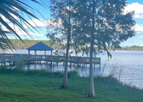 Disney 1 mile Blue Heron 1 room 2 bath amenities 6 guests walk to restaurants no fees at check in — 4-Star Luxury Hotel in Orlando, United States