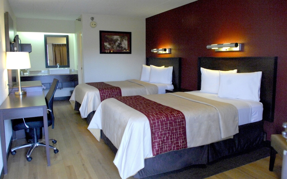 Red Roof Inn PLUS Philadelphia Airport - photo 11