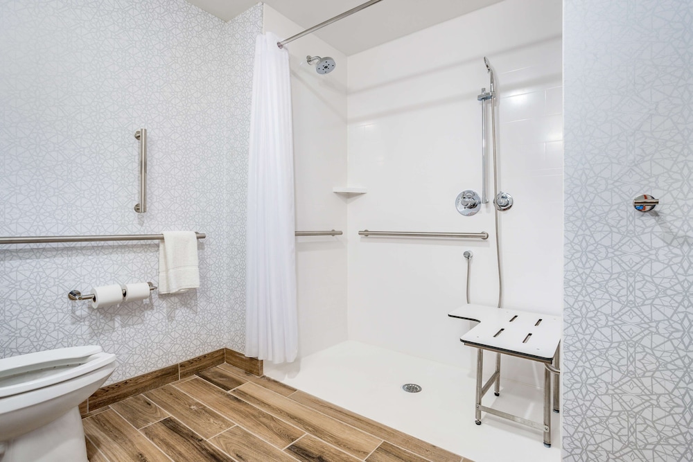 Hampton Inn by Hilton Bedford - photo 17