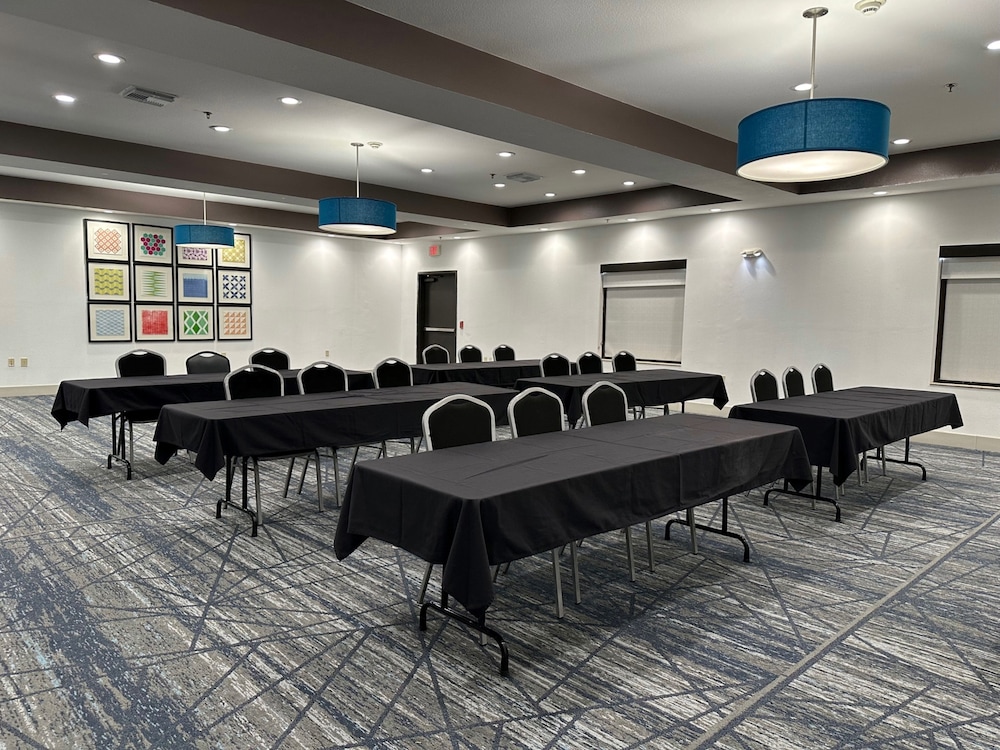 Holiday Inn Express Hotel & Suites Ennis by IHG - photo 28