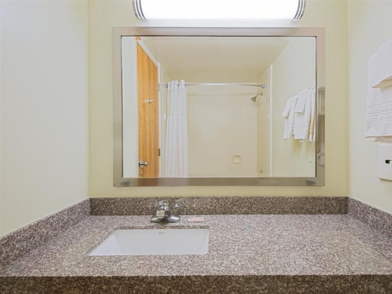 Days Inn by Wyndham Fremont - photo 22