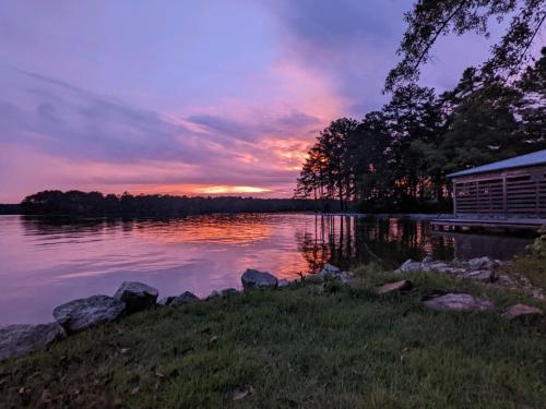 The Crescent - carbon neutral hotel in Wedowee
