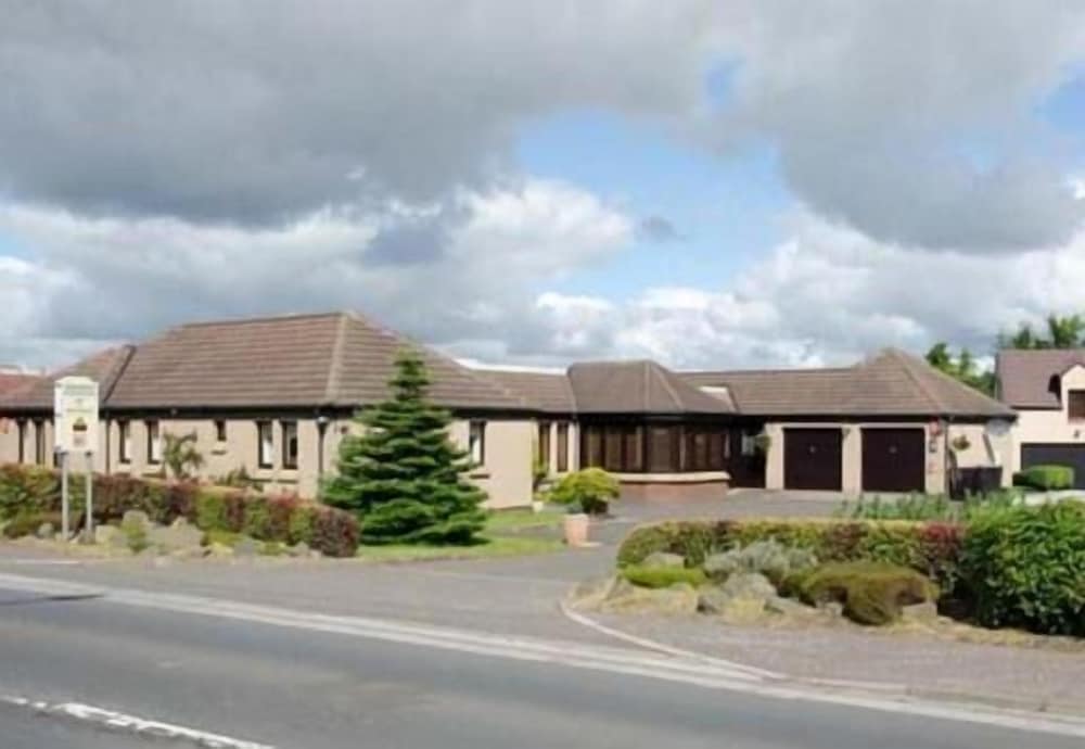 Ashcroft Farmhouse — 4-Star Luxury Hotel in East Calder, United Kingdom