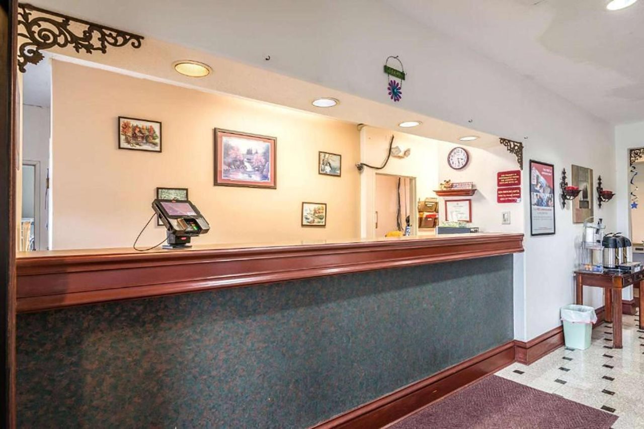 Days Inn by Wyndham Kentland - photo 3