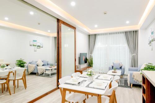 Aparthotel in A La Carte 2 bedrooms balcony beachfront rooftop pool central — 4-Star Luxury Hotel in Da Nang, Vietnam