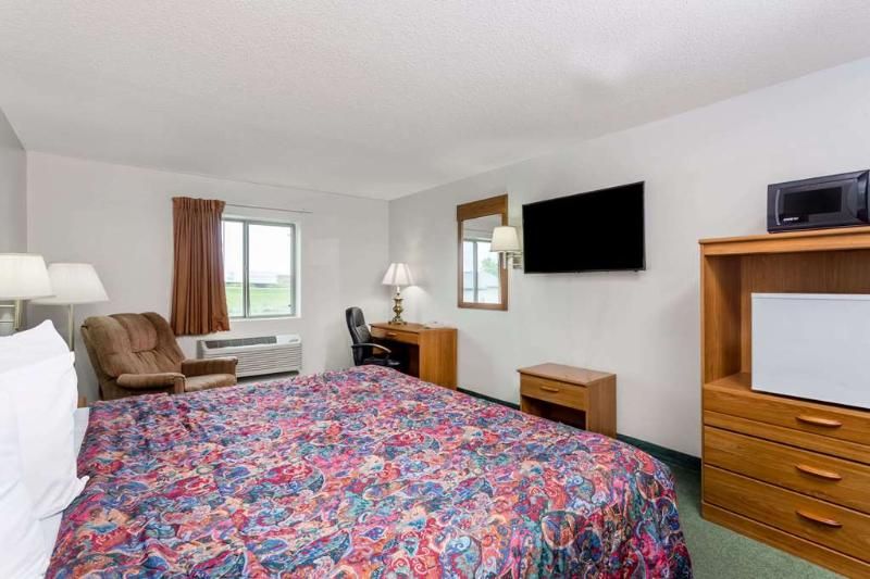 Days Inn Manchester - photo 12