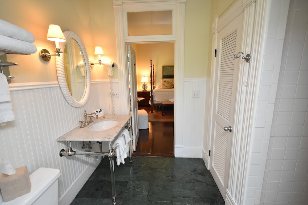 Simonton Court Historic Inn & Cottages - photo 136