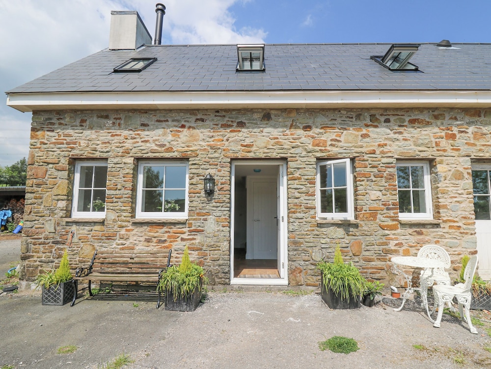 The Old Stable - carbon neutral hotel in Bridgend