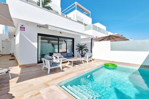 Villa del Pinatar heated private pool — 4-Star Luxury Hotel in San Pedro Del Pinatar, Spain