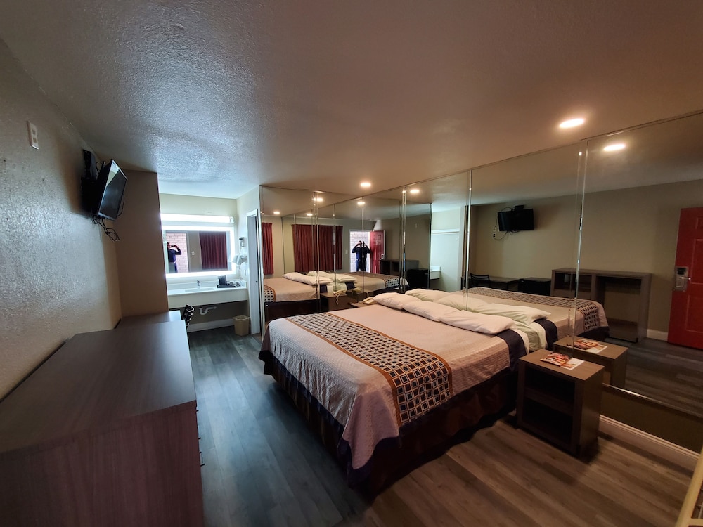 Rodeway Inn Downtown - photo 5