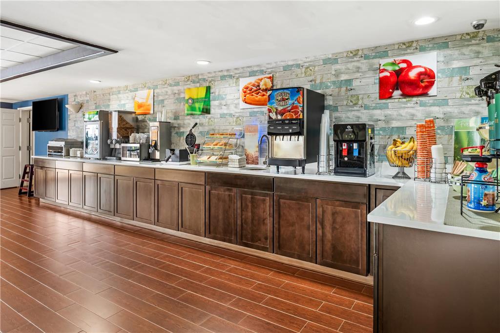 Quality Inn & Suites near Robins Air Force Base - photo 65