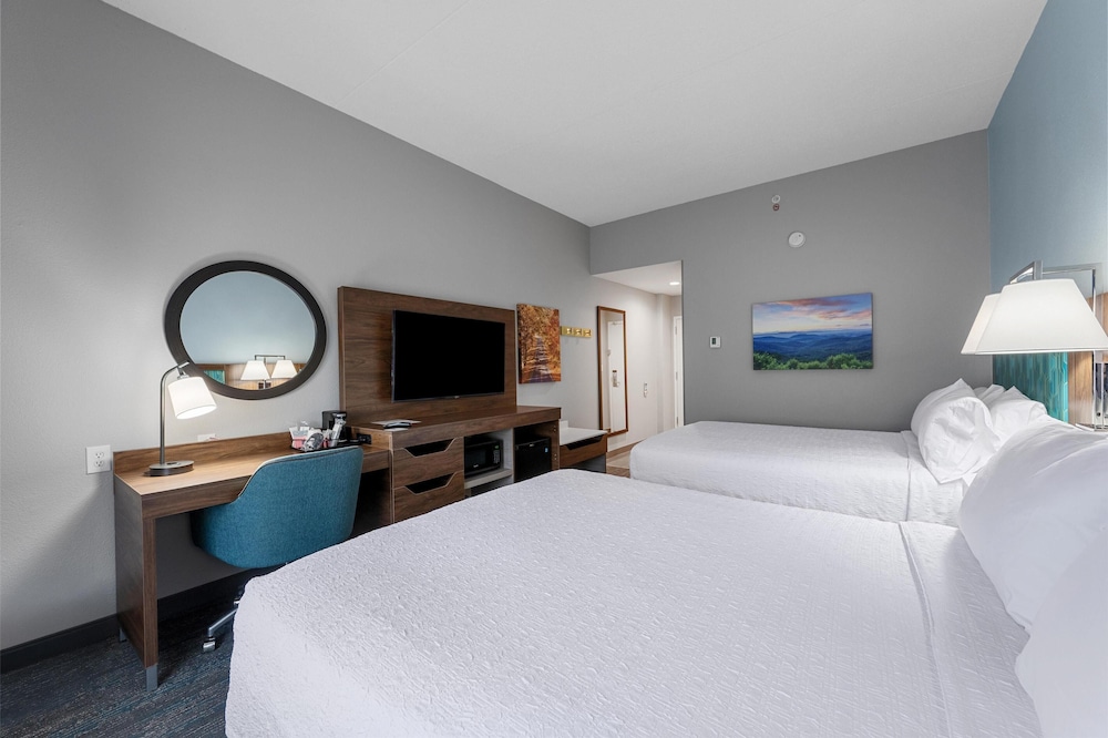 Hampton Inn Front Royal - photo 33