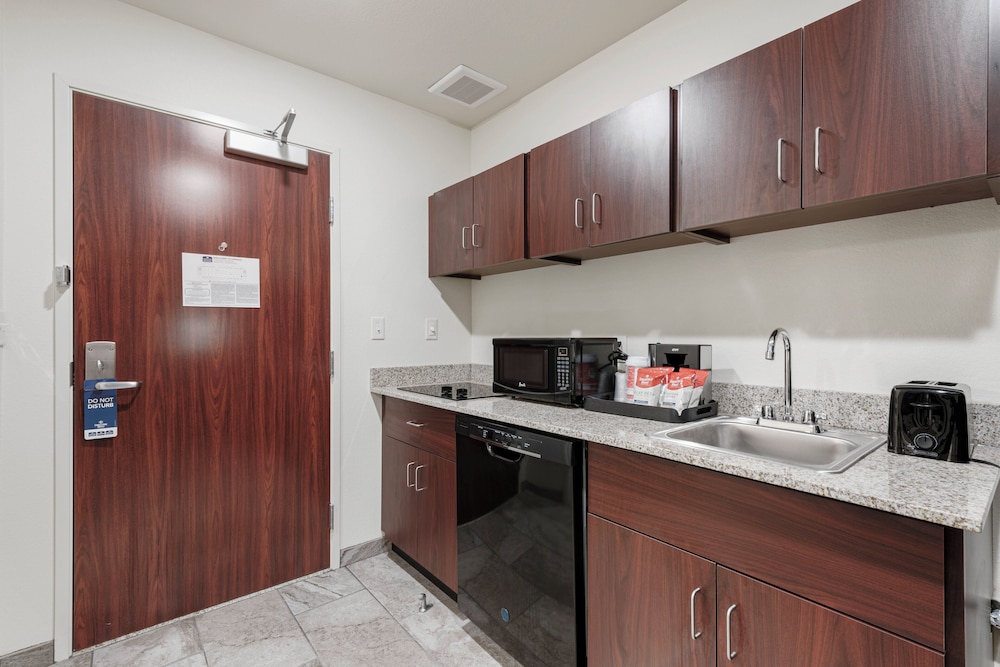 Cobblestone Hotel & Suites Urbana - photo 34