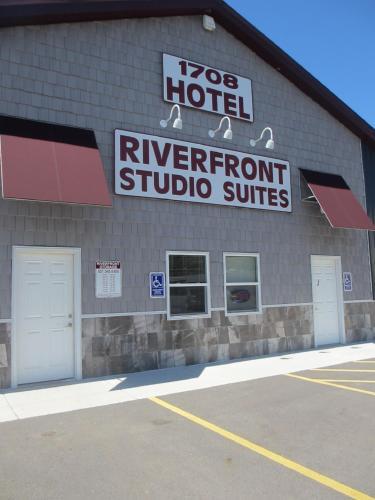 Riverfront Studio Suites - photo 2