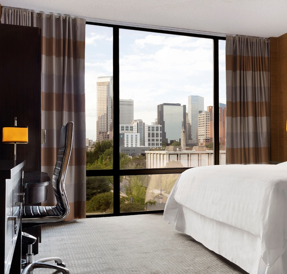 Sheraton Charlotte Hotel - photo 8