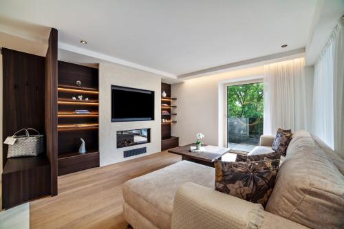Schenna Chalet Apt Dora — 4-Star Luxury Hotel in Scena, Italy